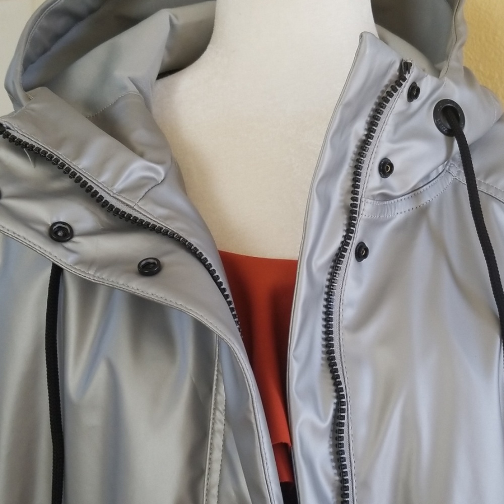 Calvin Klein Performance Silver Jacket - Picture 2 of 5